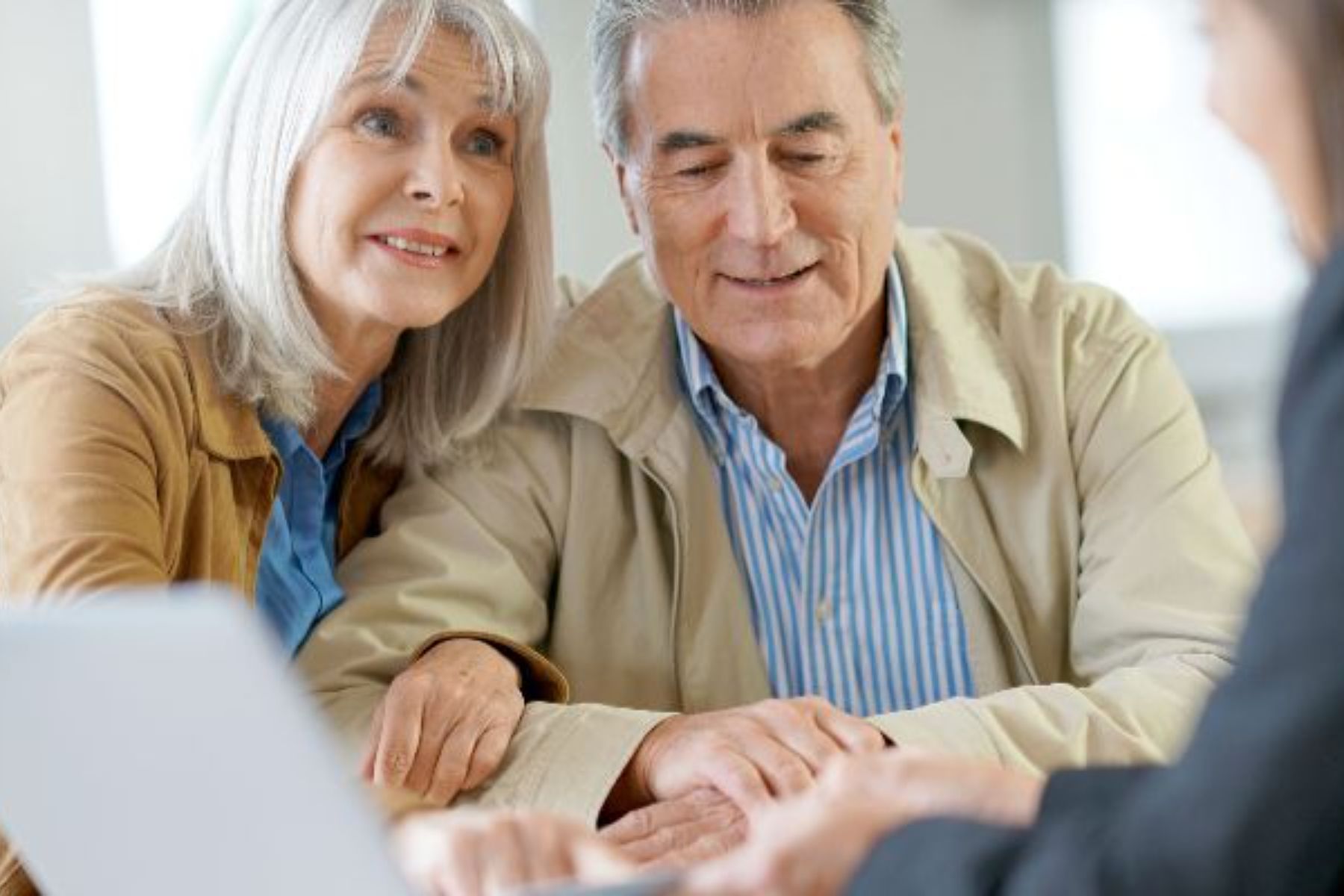 senior couple with professional landscape (1)