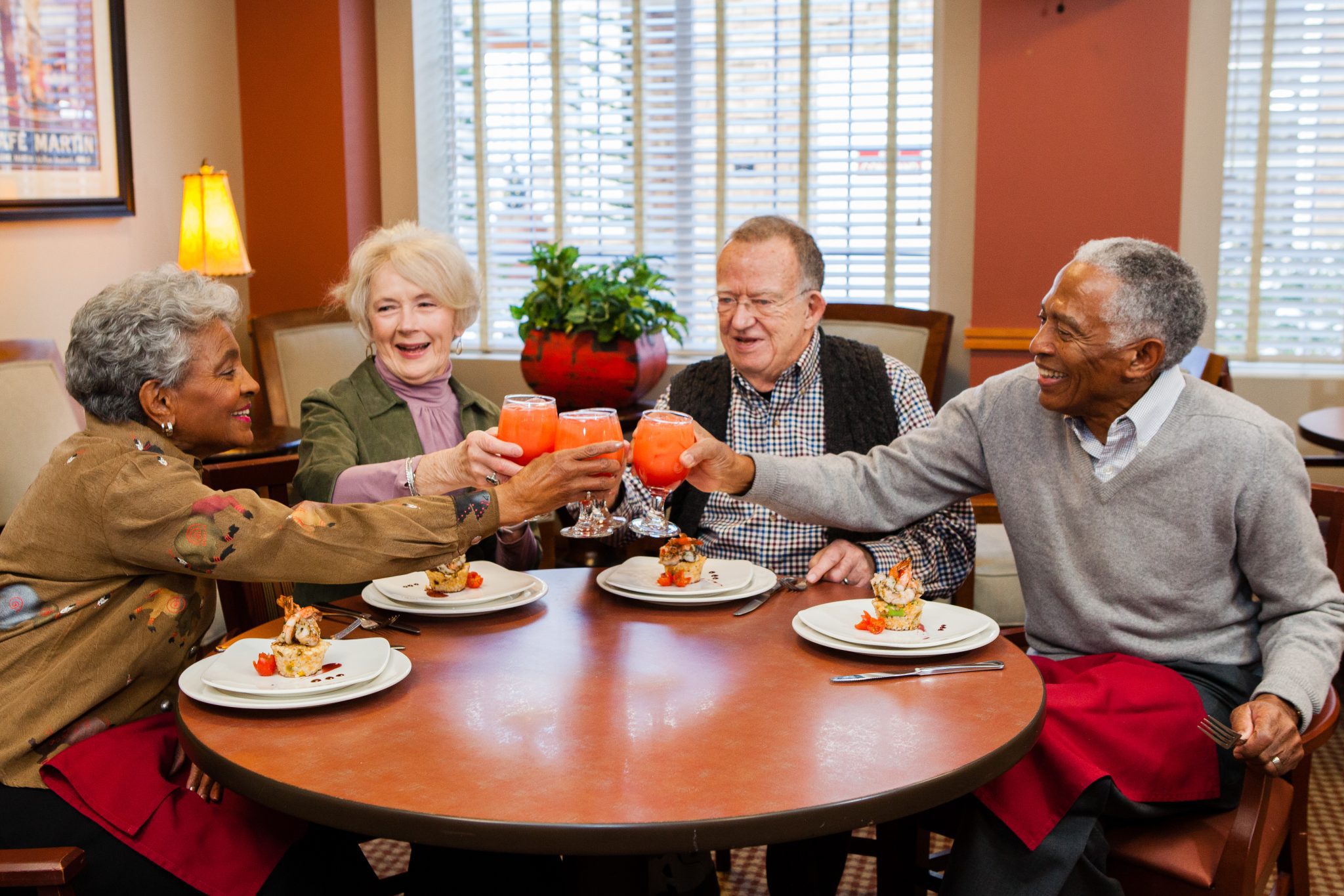 residents dining landscape